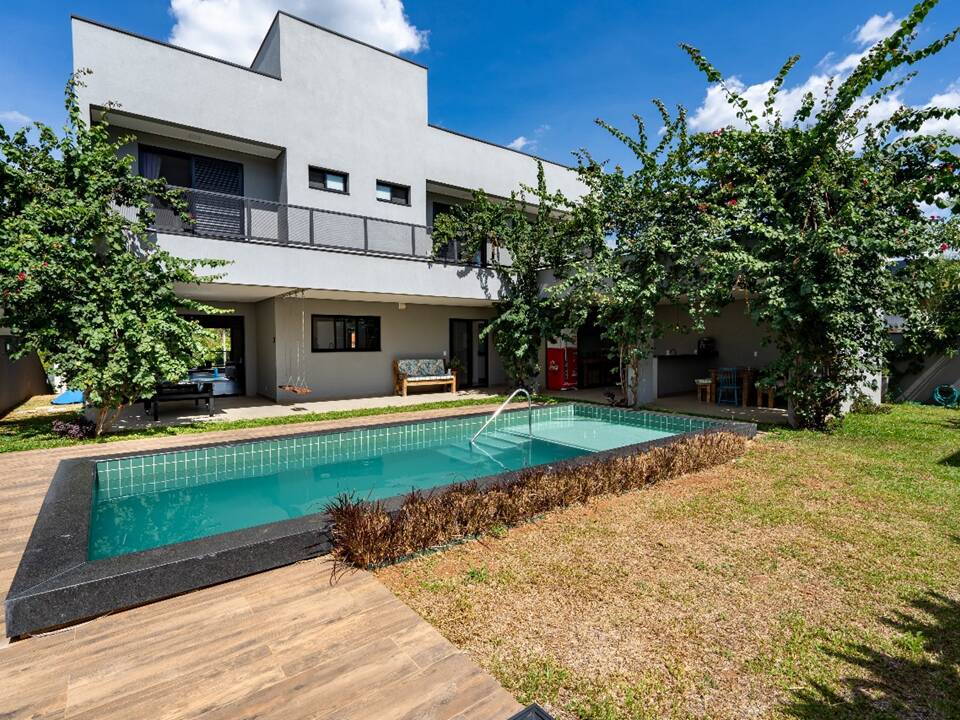 RESERVA DA SERRA - 5 SUÍTES - 8 VAGAS - AT 620m² - AC 486m² - PISCINA
