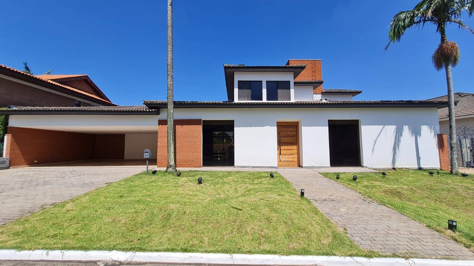 ALPHAVILLE 5 - SANTANA DE PARNAÍBA - 4 SUÍTES (AC 620m² AT 850m²) 10 VAGAS
