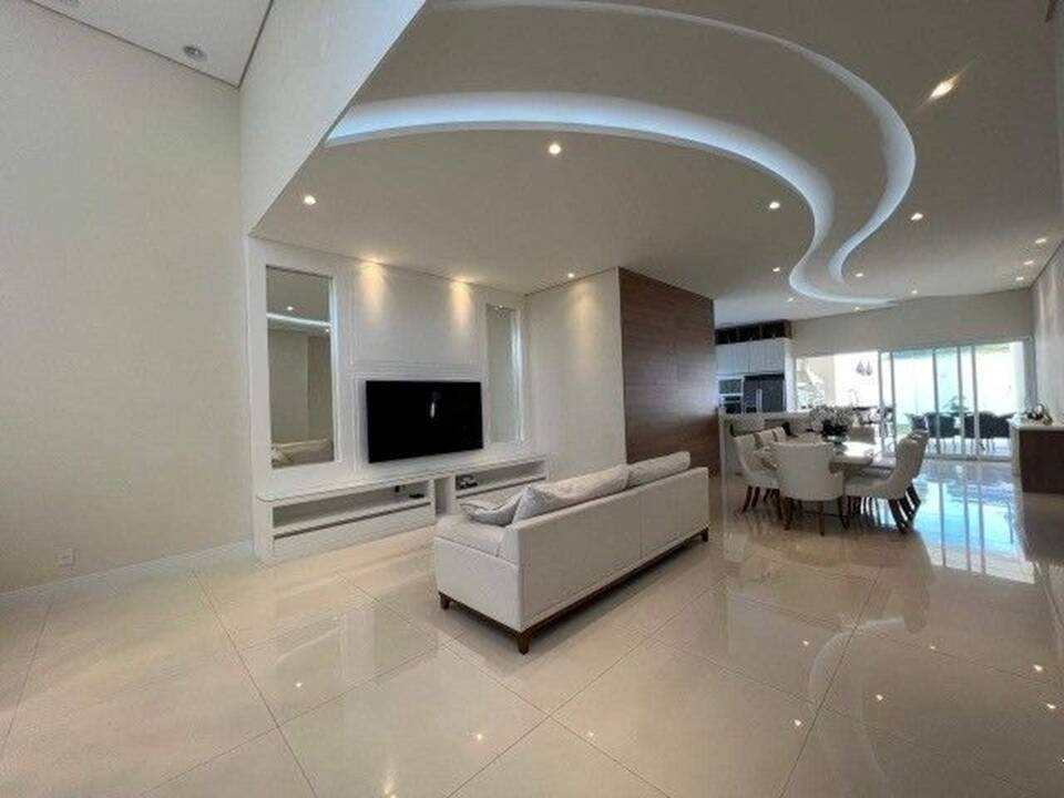 RESERVA DA SERRA - 3 SUÍTES- 4 VAGAS - AT 515m² - AC 260m² - LAZER COMPLETO