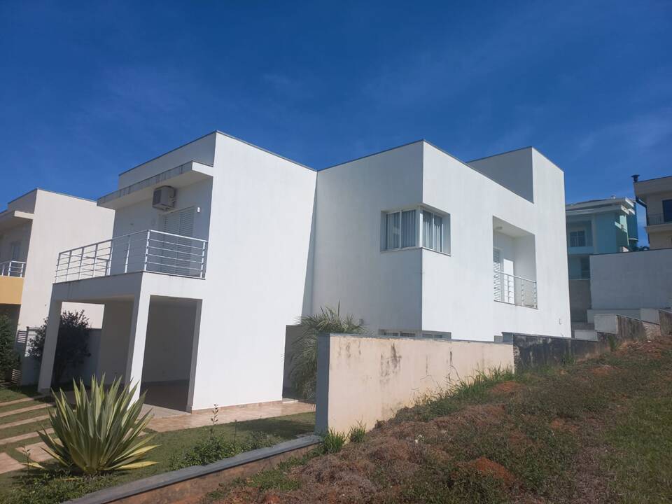CONDOMÍNIO RESERVA DA SERRA - 3 SUÍTES - 4 VAGAS - AT 518m² - AC 260m²
