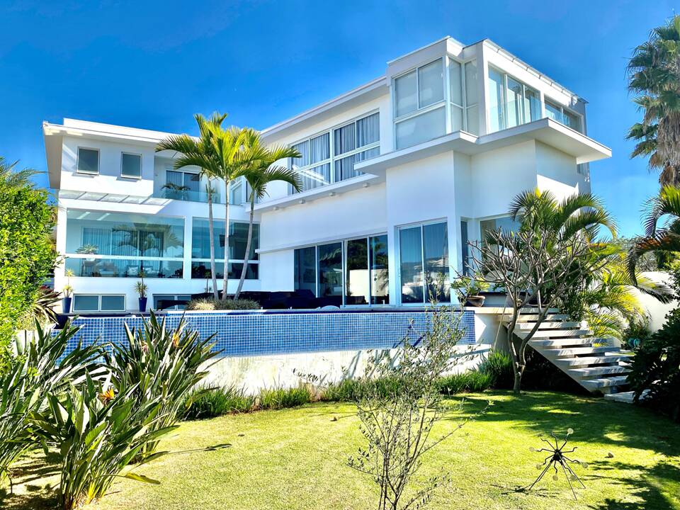RESERVA DA SERRA - 4 SUÍTES - 6 VAGAS COBERTAS - AT 869m² - AC 733m²