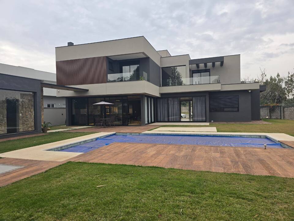 TERRA CAXAMBÚ - 4 SUÍTES - 4 VAGAS - AT 1.070m² - AC 400m² - PISCINA