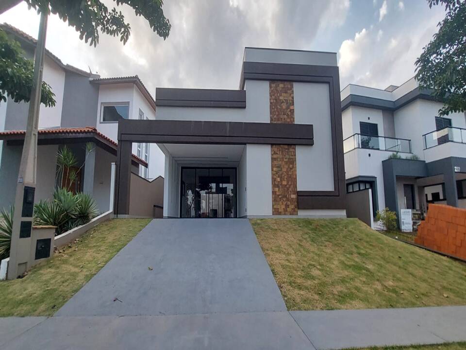 COND. IBI ARAM - TÉRREA - AT 390m² - AC 205m² - 3 DORMS. (SUÍTE) - 2 VAGAS