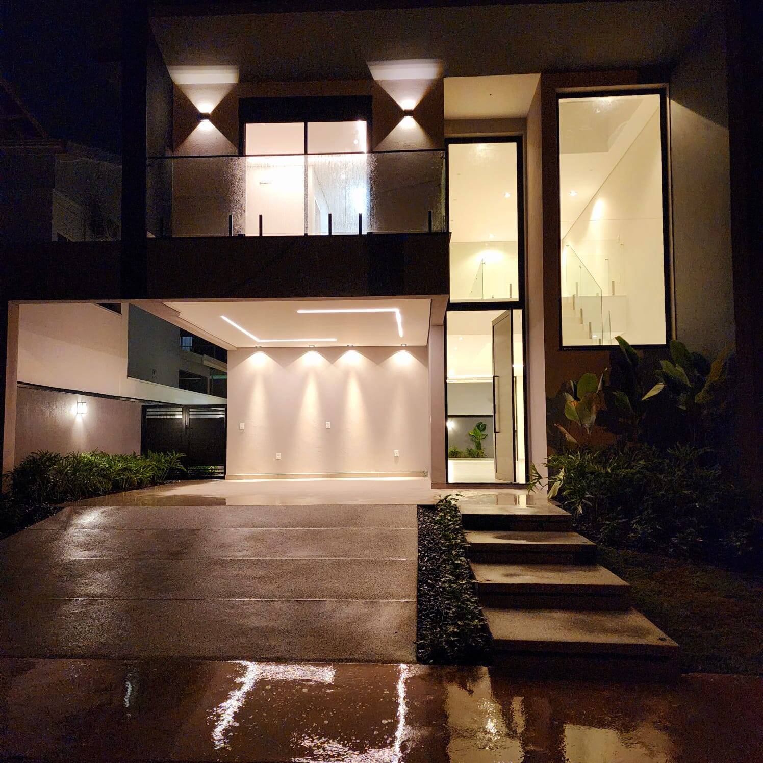 RESERVA ERMIDA - 3 SUÍTES - 4 VAGAS - AC 258m² - PISCINA - NOVÍSSIMA