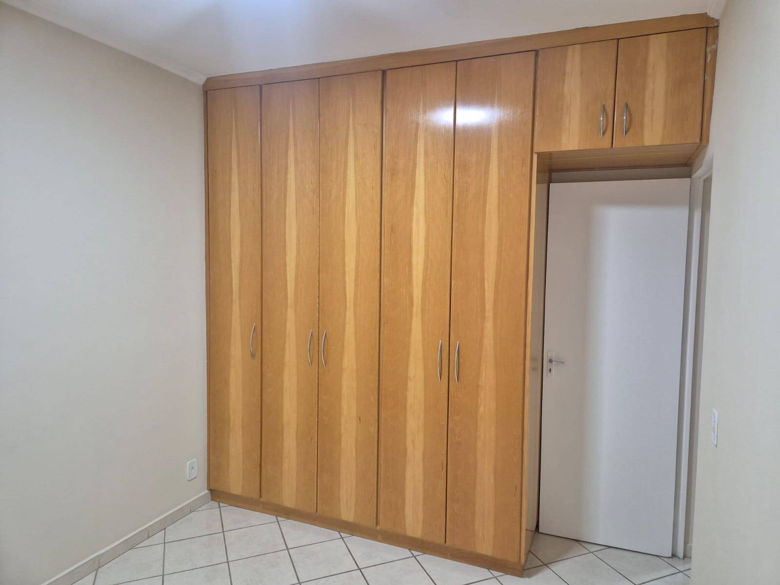 CHÁCARA DAS FLORES - JD. SAMAMBAIA - 2 DORMS. - 1 VAGA COBERTA - AU 57m²