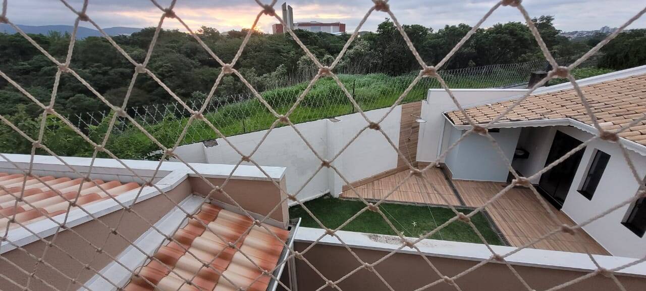 MORADA DO HORTO - 3 DORMS. (SUÍTE) - 4 VAGAS - AT 242m² - AC 180m²