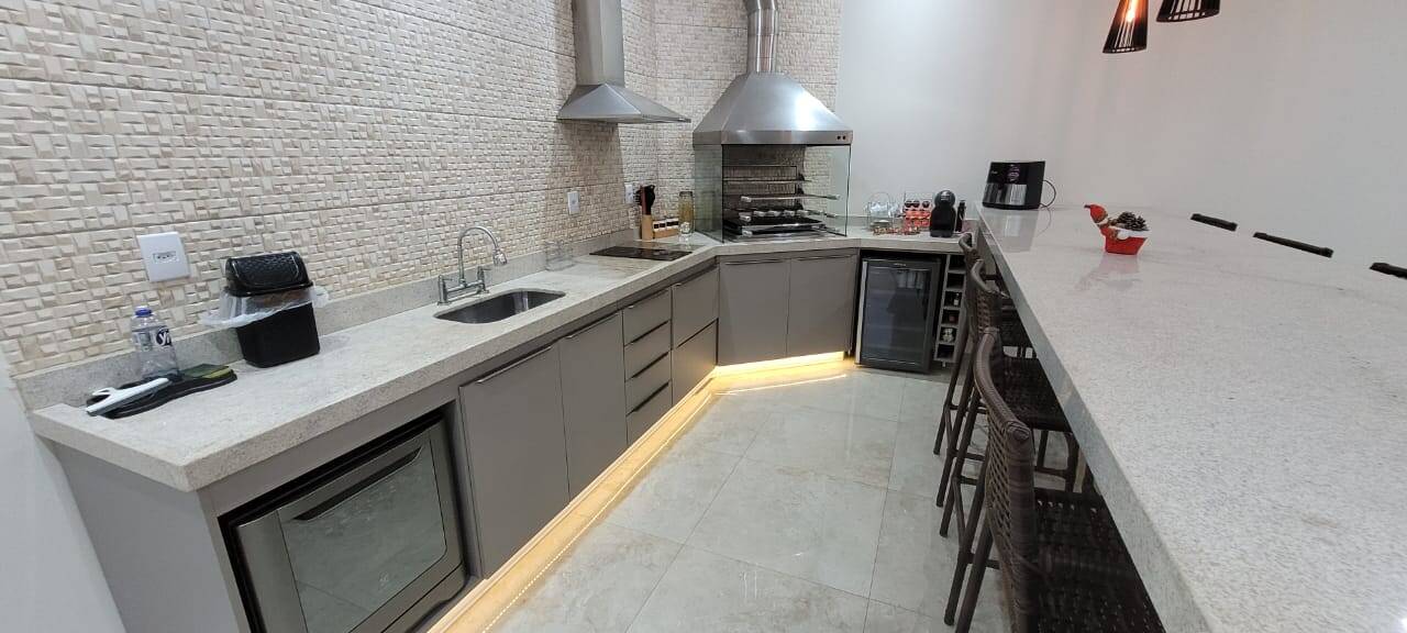 MORADA DO HORTO - 3 DORMS. (SUÍTE) - 4 VAGAS - AT 242m² - AC 180m²