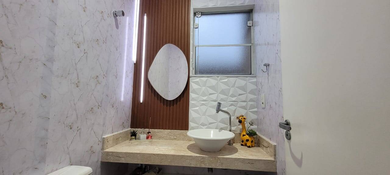 MORADA DO HORTO - 3 DORMS. (SUÍTE) - 4 VAGAS - AT 242m² - AC 180m²