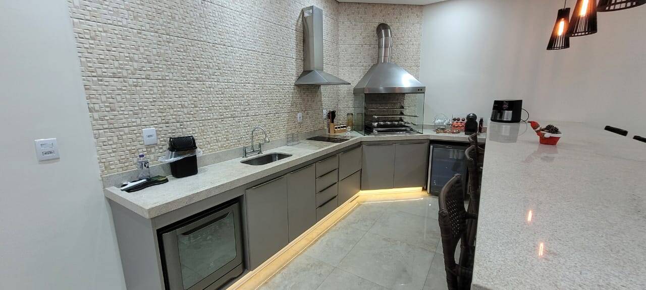 MORADA DO HORTO - 3 DORMS. (SUÍTE) - 4 VAGAS - AT 242m² - AC 180m²