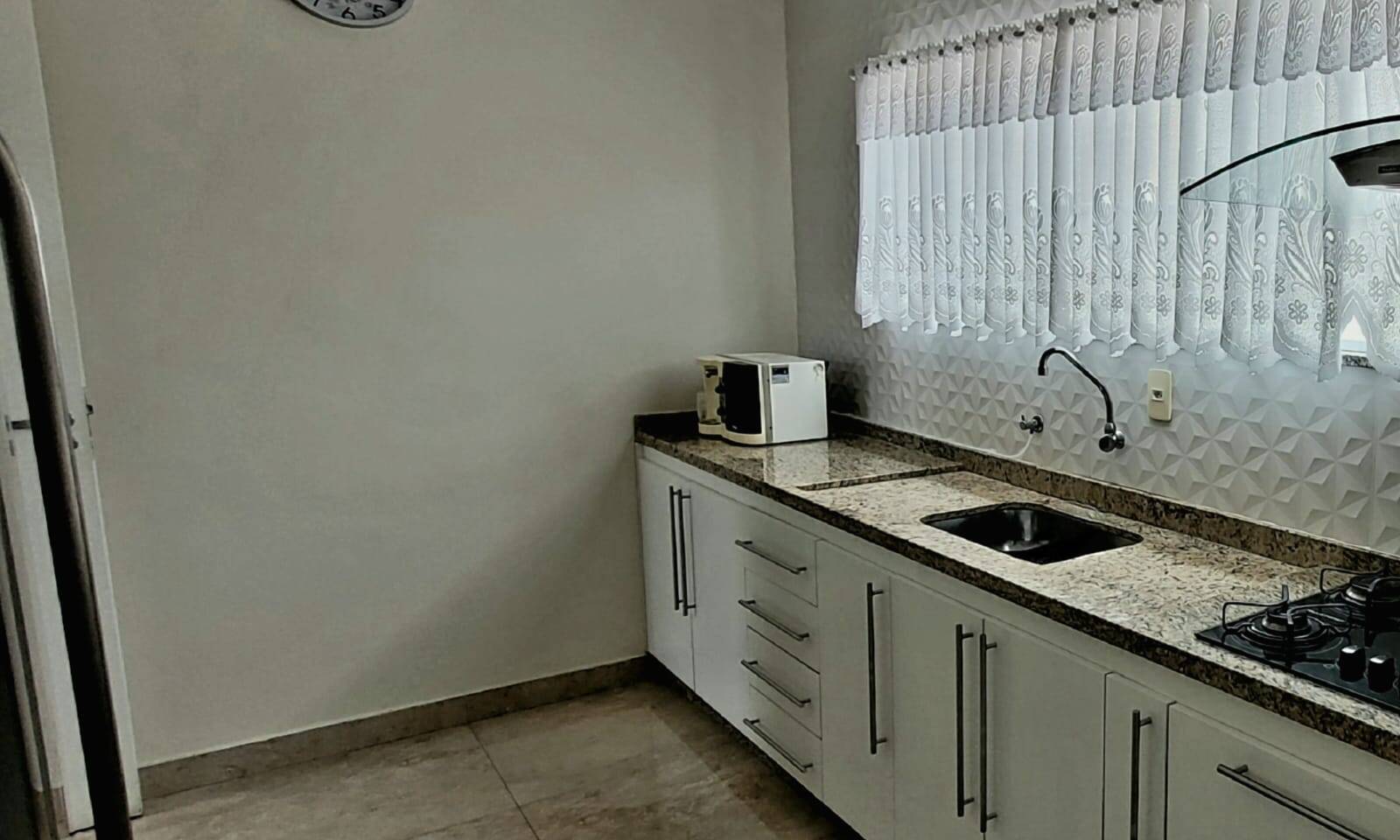 MORADA DO HORTO - 3 DORMS. (SUÍTE) - 4 VAGAS - AT 242m² - AC 180m²