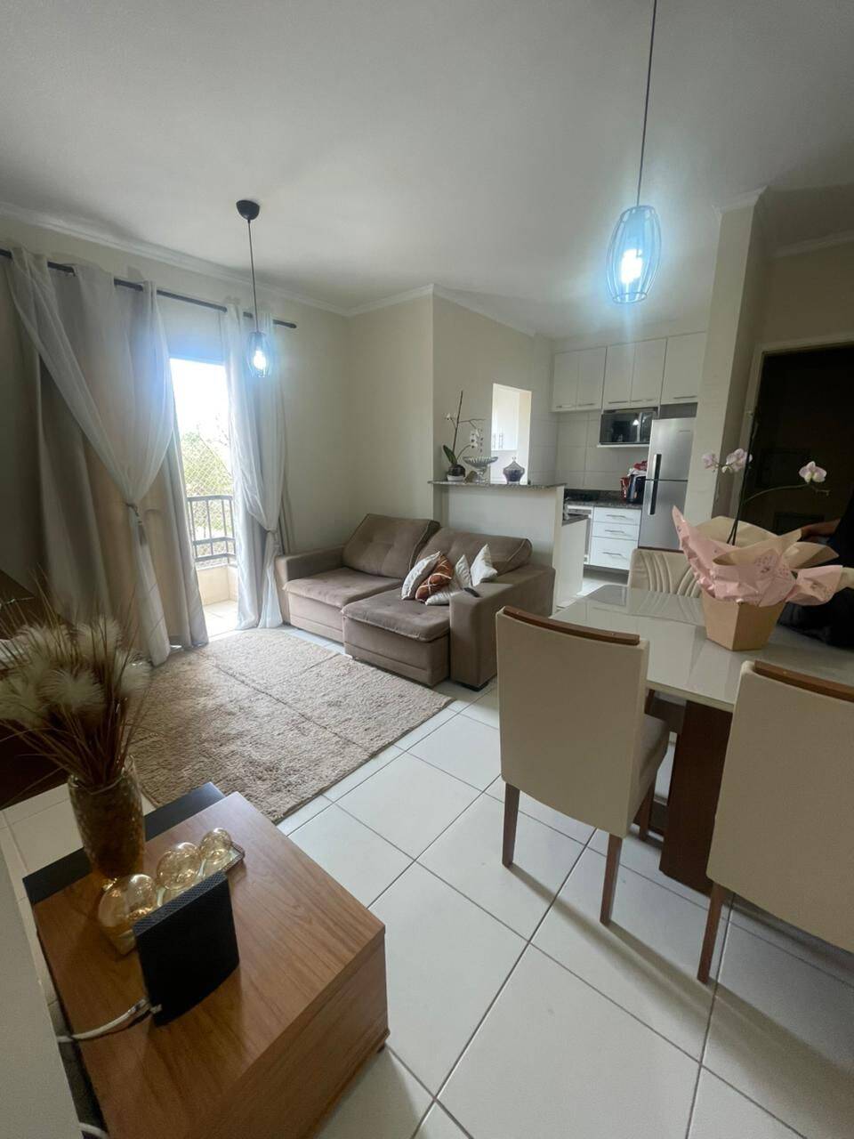 VIVARTE MEDEIROS - 2 DORMS. C/ ARMÁRIOS - SACADA - 1 VAGA - AU 56m²