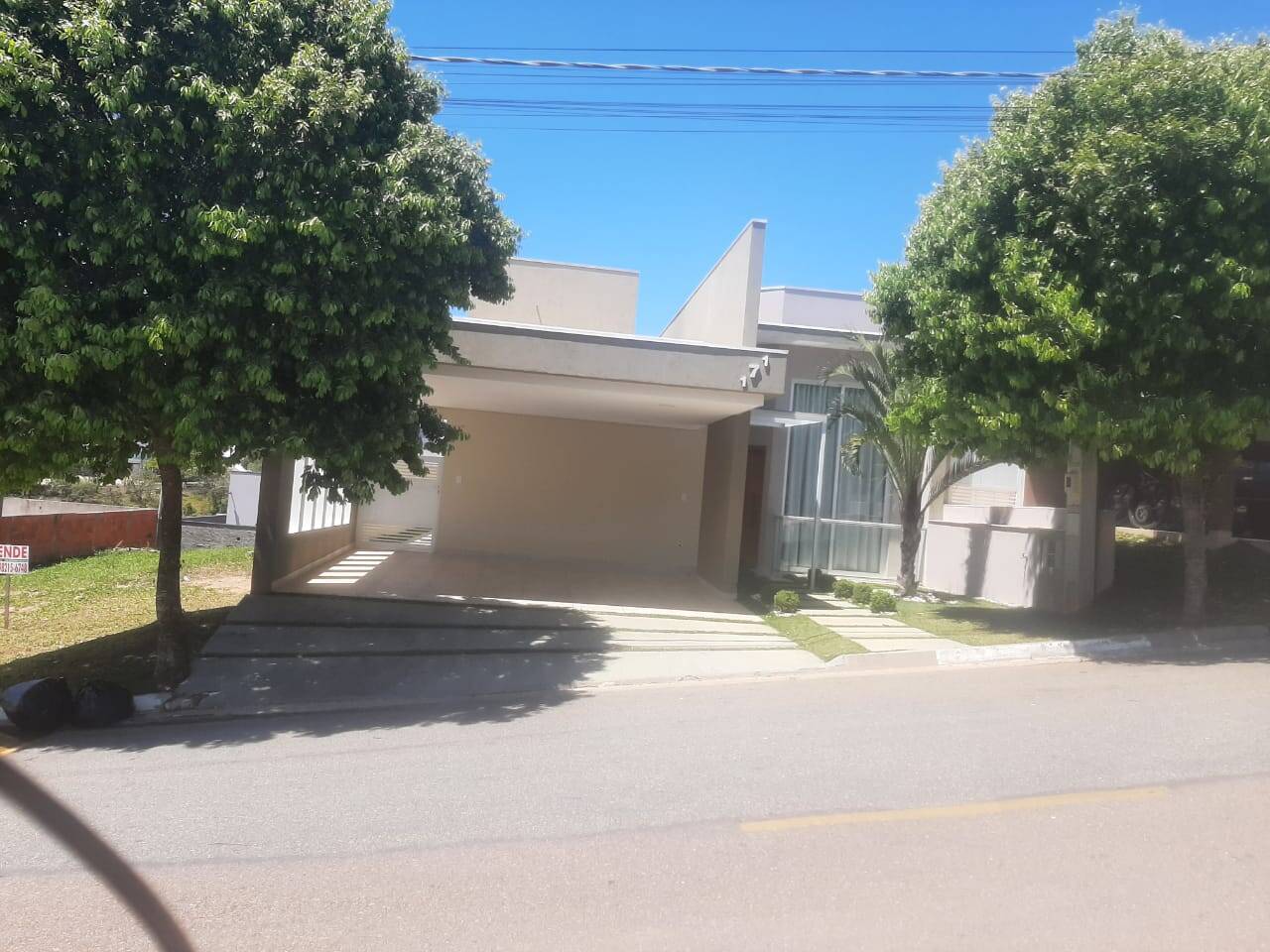 CONDOMÍNIO PHYTUS - 3 DORMS. (SUÍTE) - 2 VAGAS - TÉRREA - AC 164m²