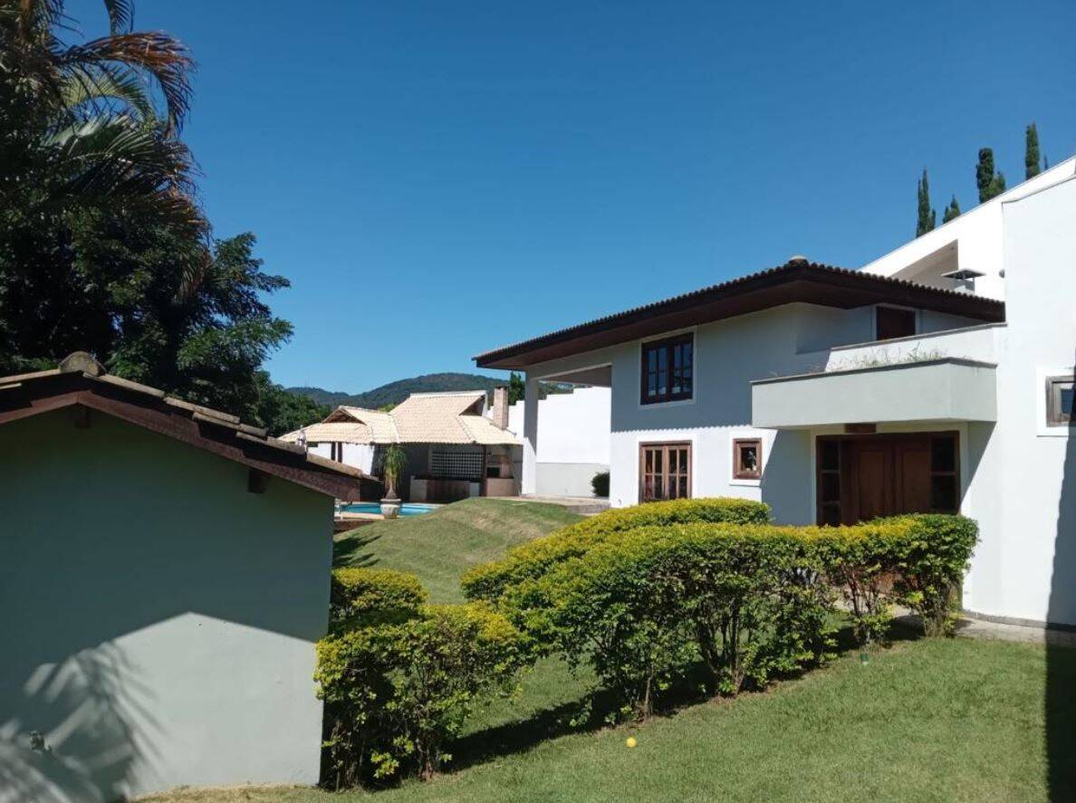 MALOTA - 5 DORMS. (2 SUÍTES) - 4 VAGAS - AT 1.225m² - AC 560m²