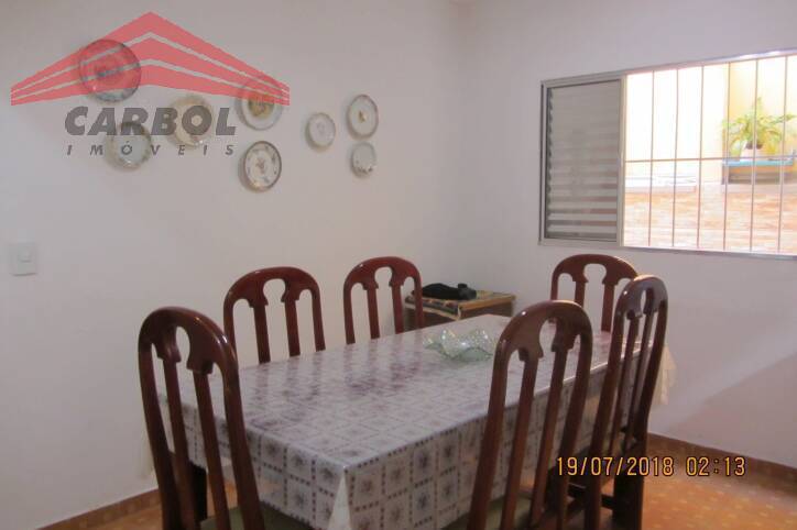 Casa à venda com 4 quartos, 233m² - Foto 1