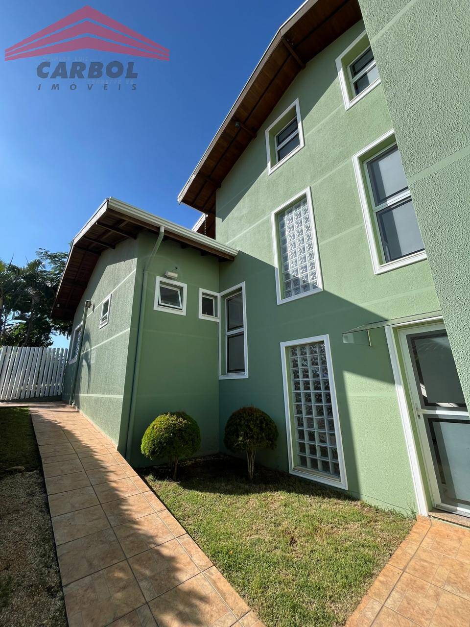 Casa de Condomínio para alugar com 4 quartos, 360m² - Foto 4