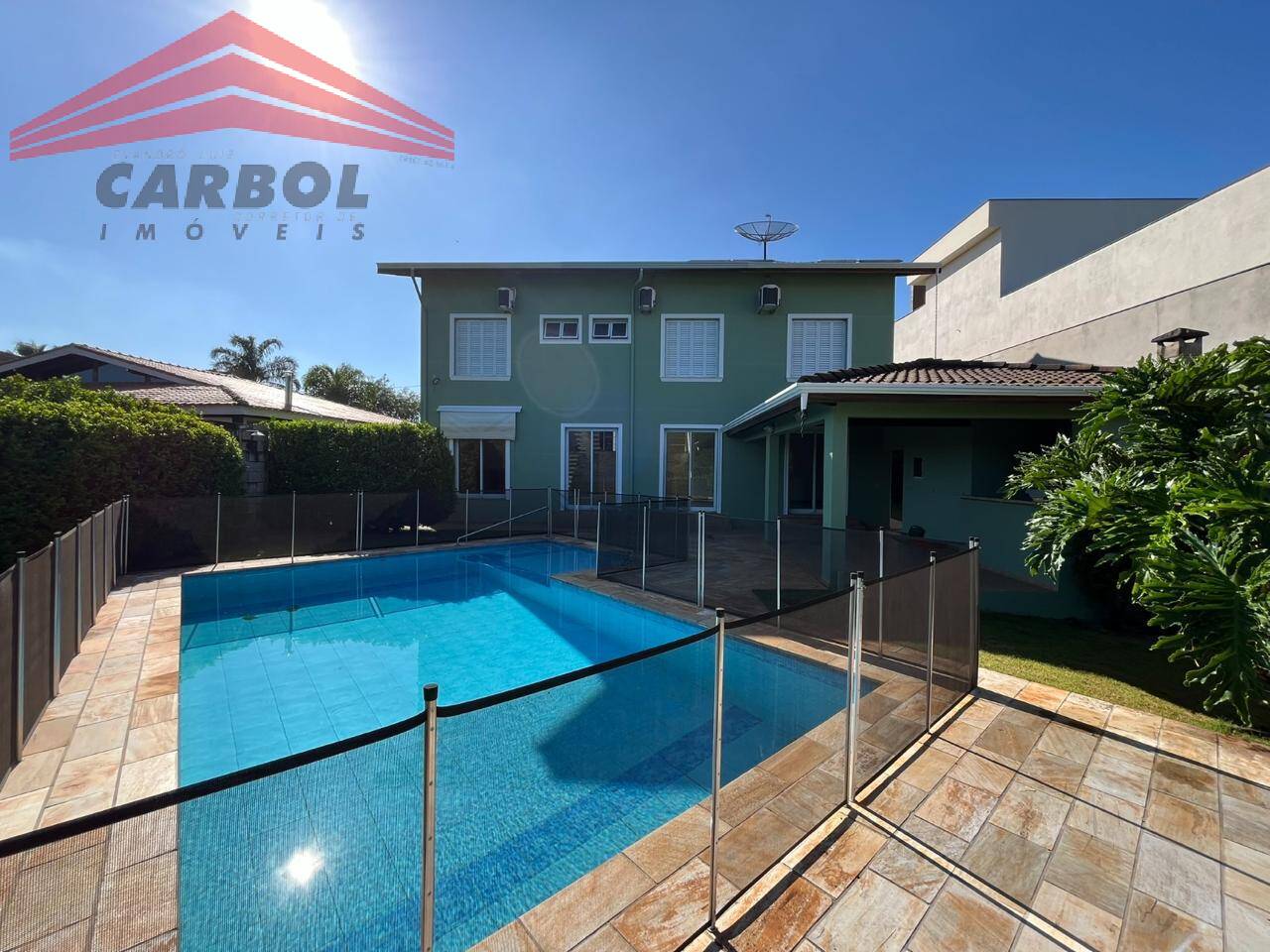 Casa de Condomínio para alugar com 4 quartos, 360m² - Foto 2