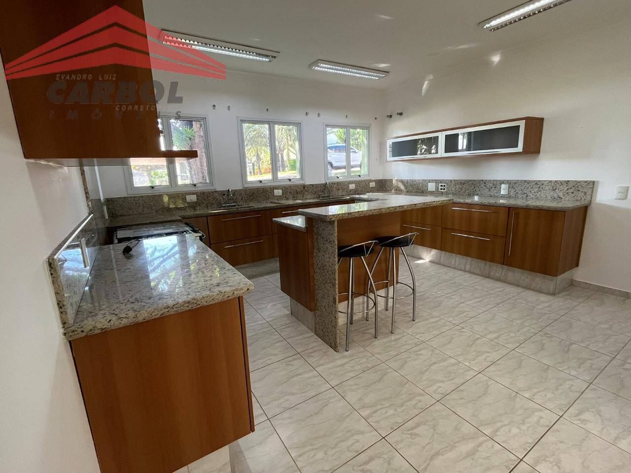 Casa de Condomínio para alugar com 4 quartos, 360m² - Foto 16