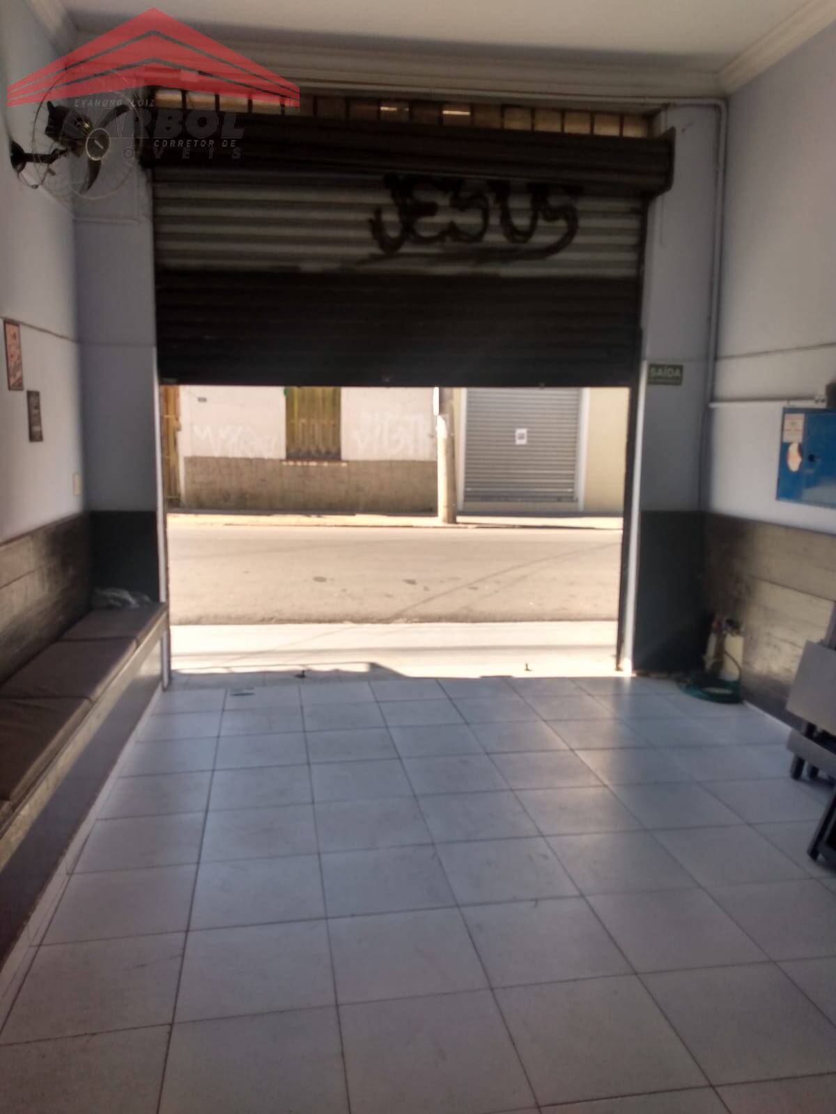 Casa à venda com 3 quartos, 194m² - Foto 4