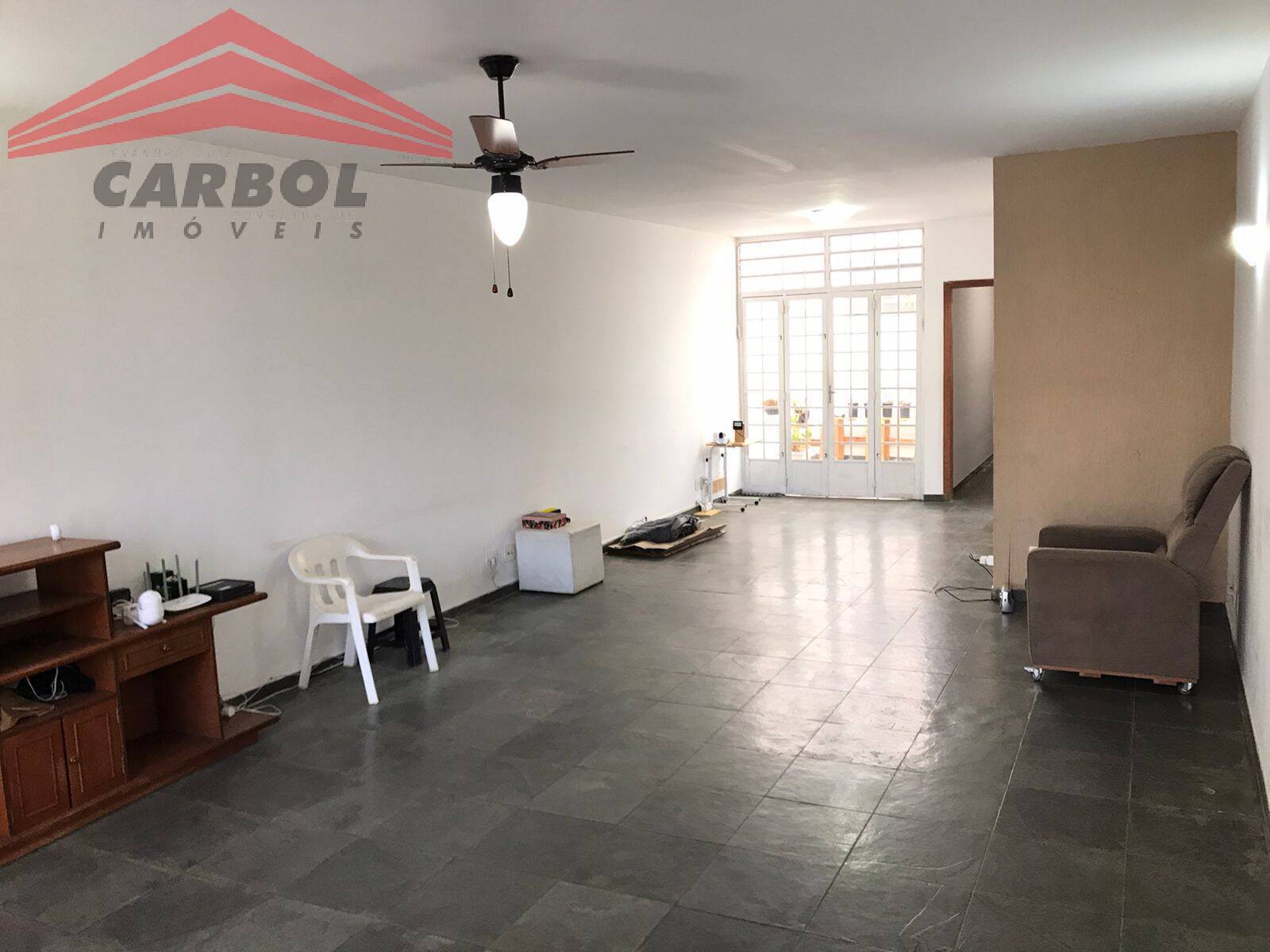 Casa para alugar com 3 quartos, 152m² - Foto 1