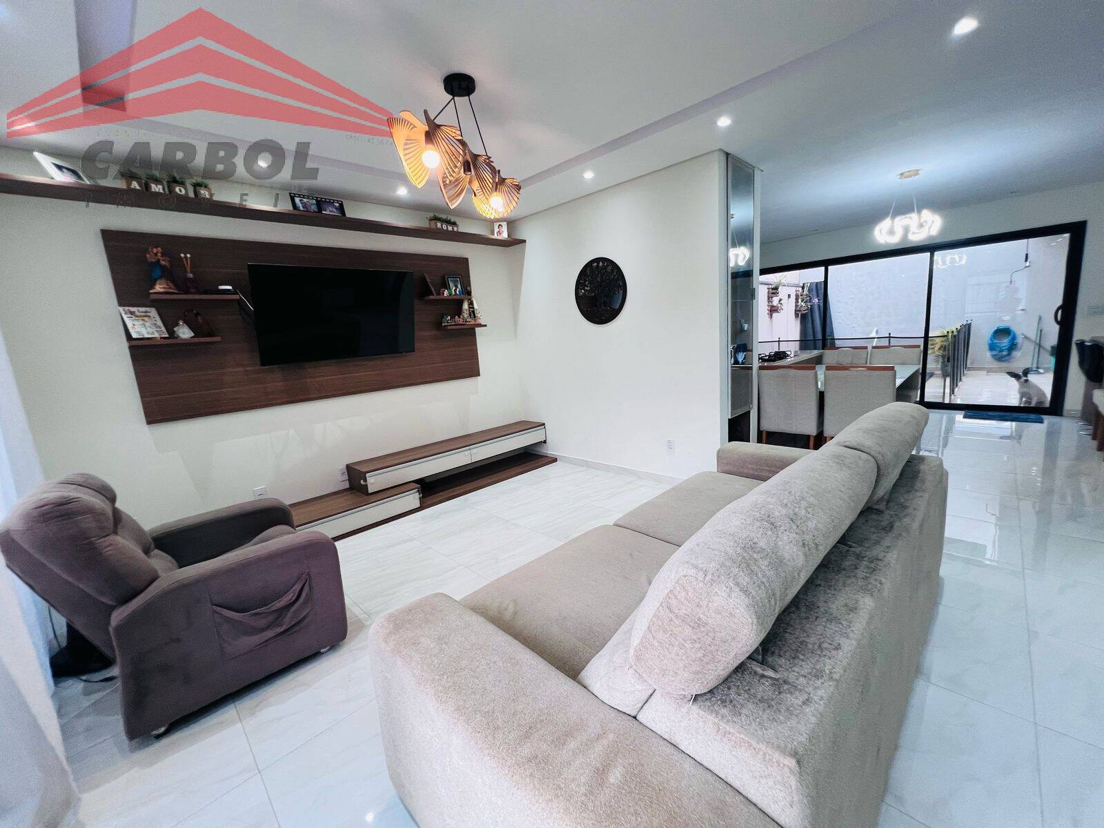 Casa de Condomínio à venda com 3 quartos, 210m² - Foto 2