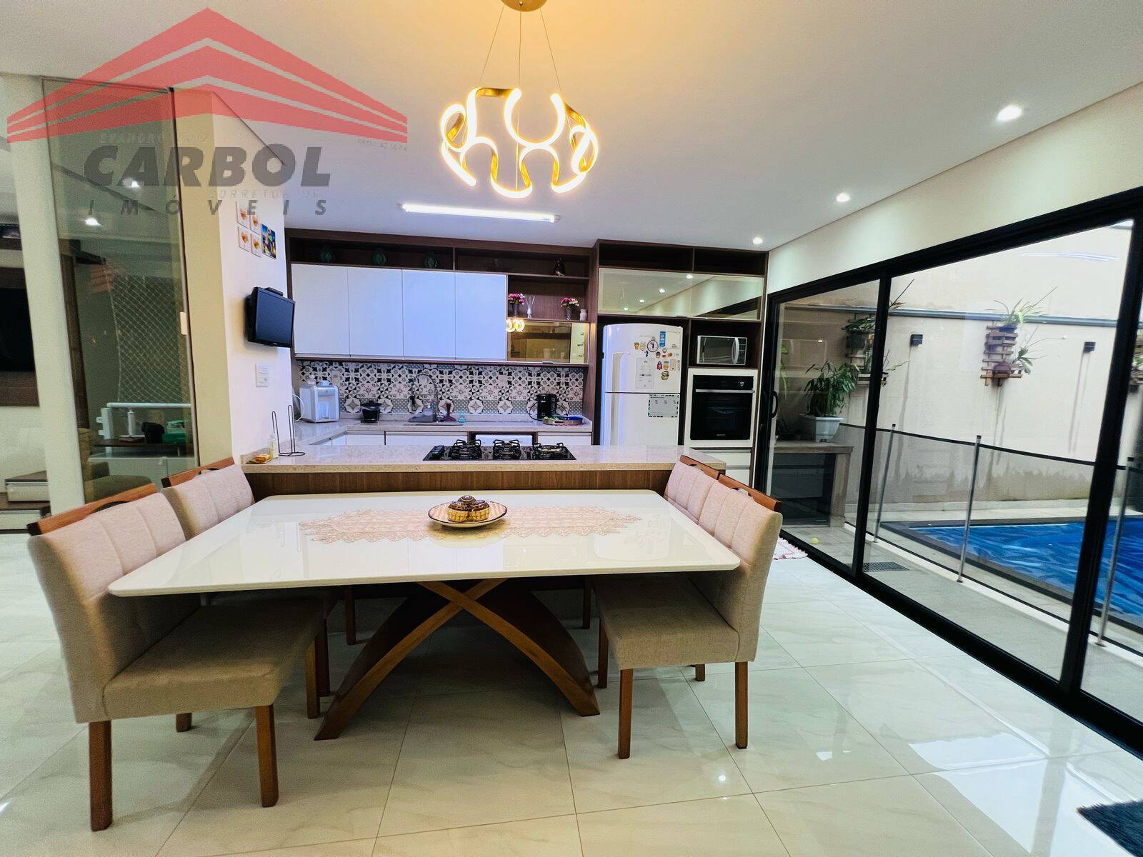 Casa de Condomínio à venda com 3 quartos, 210m² - Foto 4