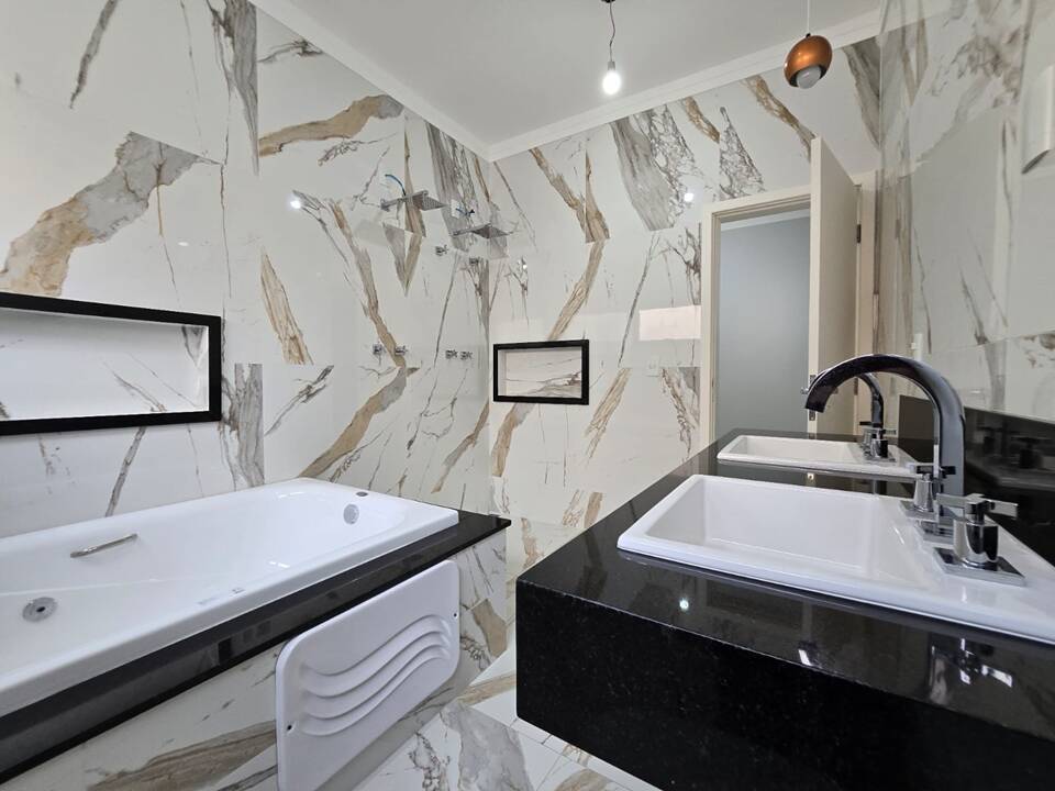 COND. CAMBARAH - JARINÚ - AT 500m² - AC 240m² - 3 DORMS. (SUITE) - 4 VAGAS