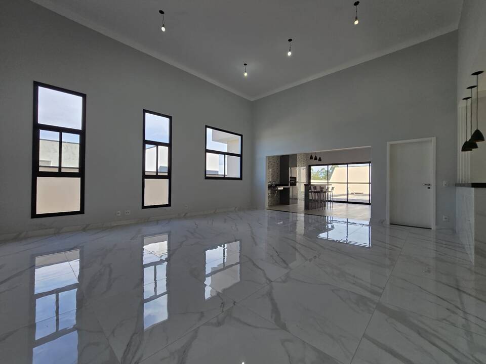 COND. CAMBARAH - JARINÚ - AT 500m² - AC 240m² - 3 DORMS. (SUITE) - 4 VAGAS