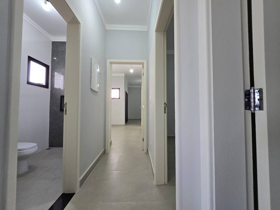 COND. CAMBARAH - JARINÚ - AT 500m² - AC 240m² - 3 DORMS. (SUITE) - 4 VAGAS