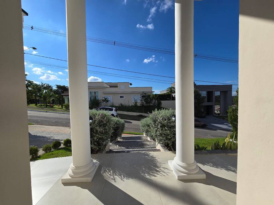 COND. CAMBARAH - JARINÚ - AT 500m² - AC 240m² - 3 DORMS. (SUITE) - 4 VAGAS