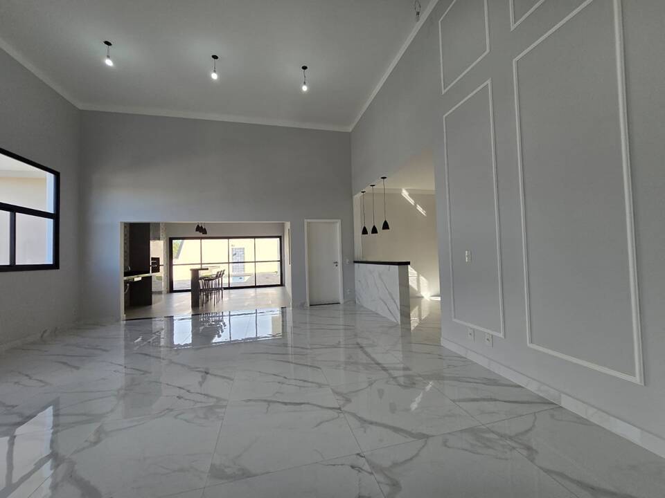 COND. CAMBARAH - JARINÚ - AT 500m² - AC 240m² - 3 DORMS. (SUITE) - 4 VAGAS