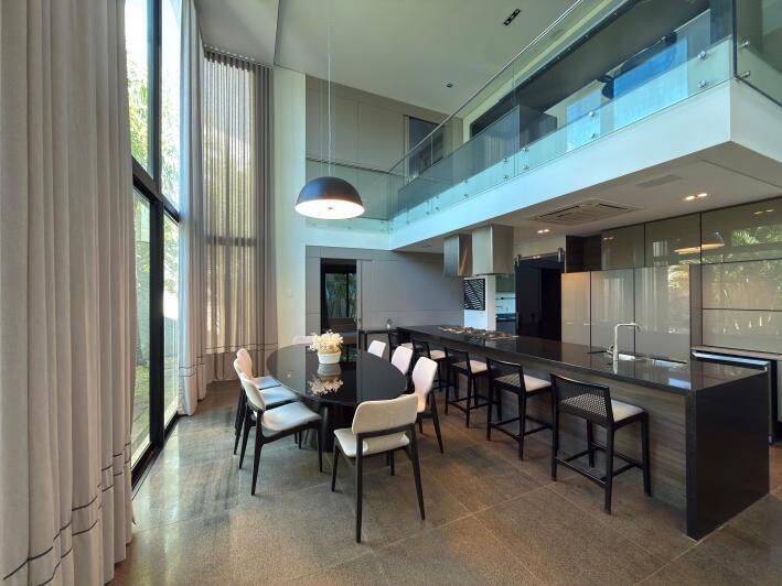VEDUTA BLUE - SOBRADO ALTO PADRÃO - 2 SUÍTES - 4 VAGAS - AC 250m²
