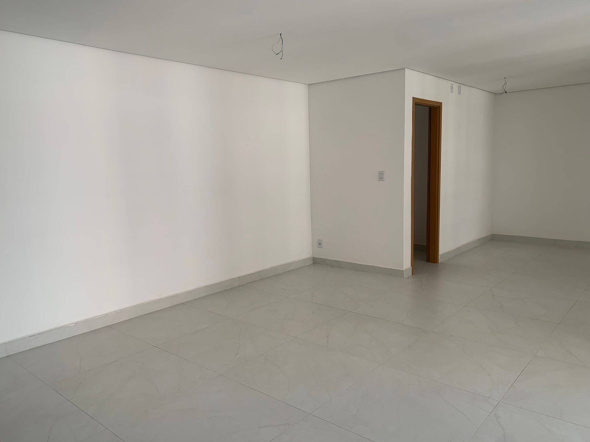 CONDOMÍNIO VALLIS - 3 DORMS. (SUÍTE) - 2 VAGAS COBERTAS - AU 88m²