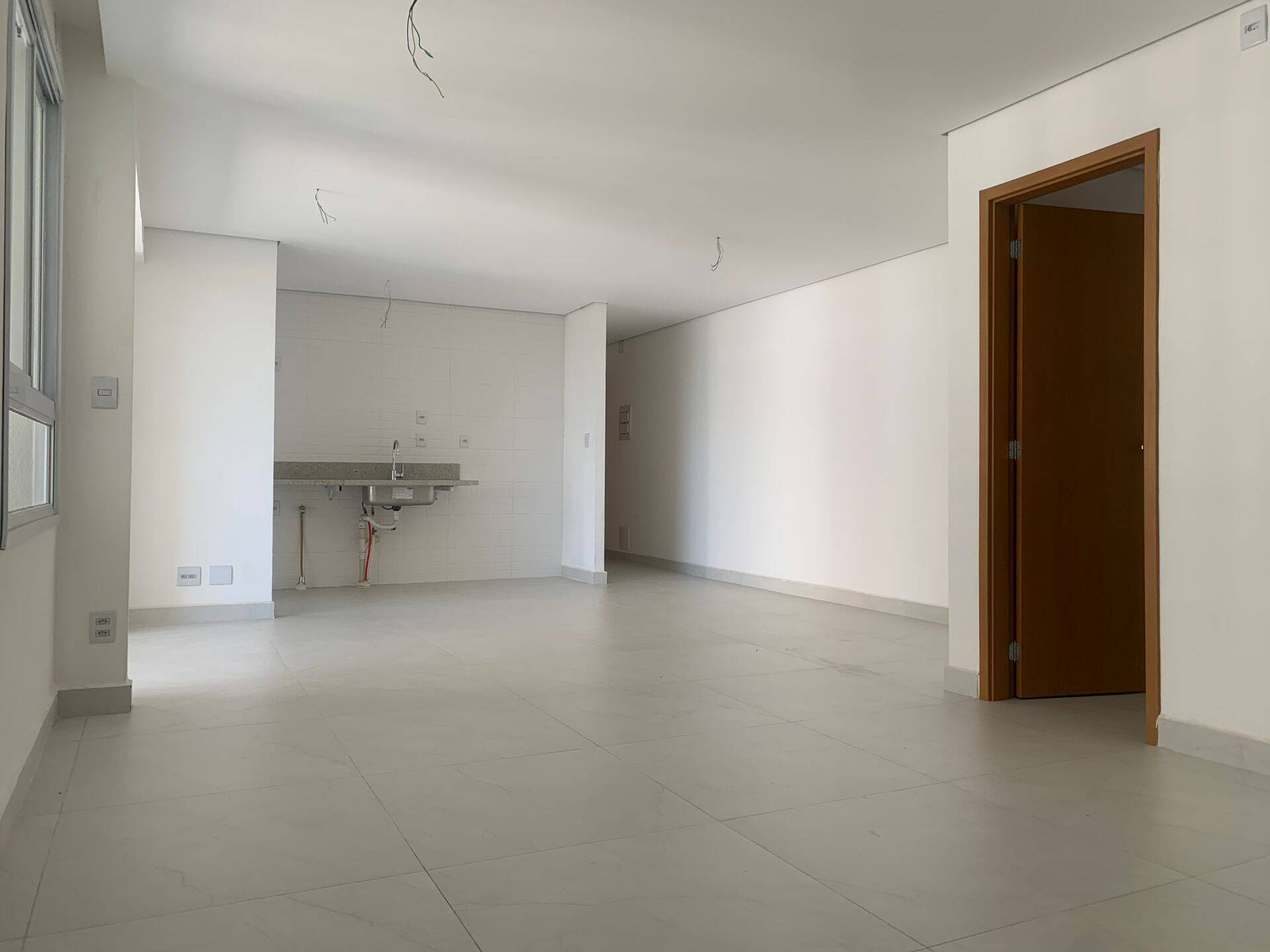 CONDOMÍNIO VALLIS - 3 DORMS. (SUÍTE) - 2 VAGAS COBERTAS - AU 88m²