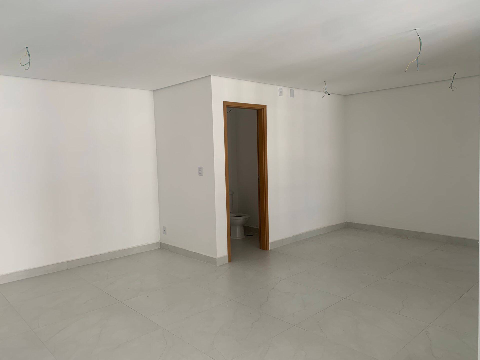 CONDOMÍNIO VALLIS - 3 DORMS. (SUÍTE) - 2 VAGAS COBERTAS - AU 88m²