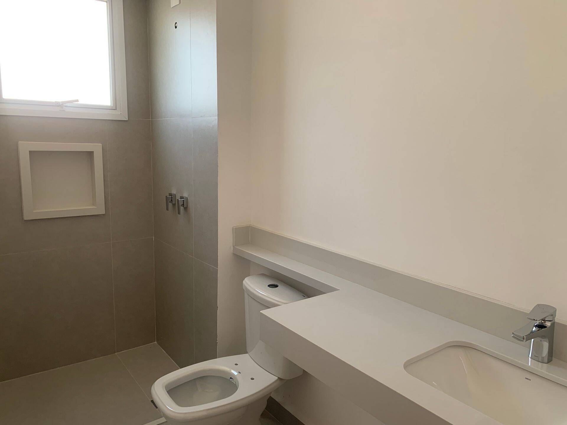 CONDOMÍNIO VALLIS - 3 DORMS. (SUÍTE) - 2 VAGAS COBERTAS - AU 88m²