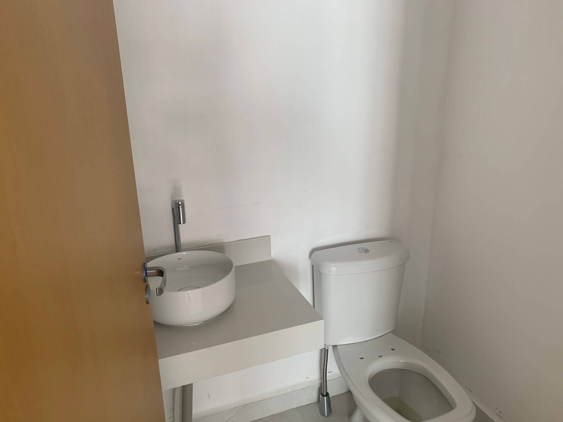 CONDOMÍNIO VALLIS - 3 DORMS. (SUÍTE) - 2 VAGAS COBERTAS - AU 88m²