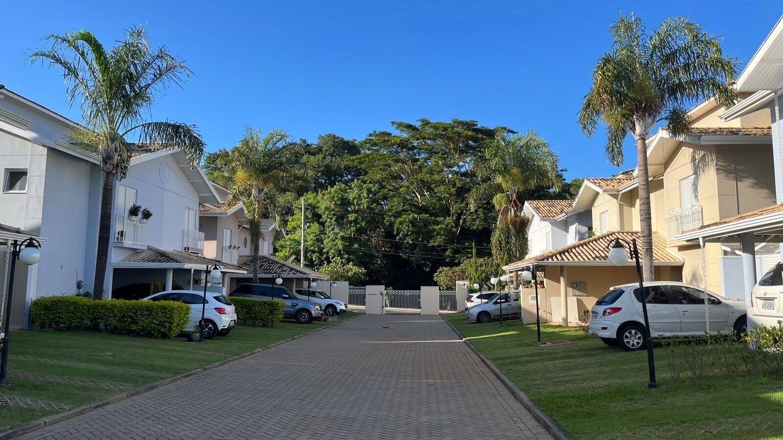 CONDOMÍNIO PALMEIRAS IMPERIAIS - 4 DORMS. (SUÍTE) - 4 VAGAS - AT 275m²