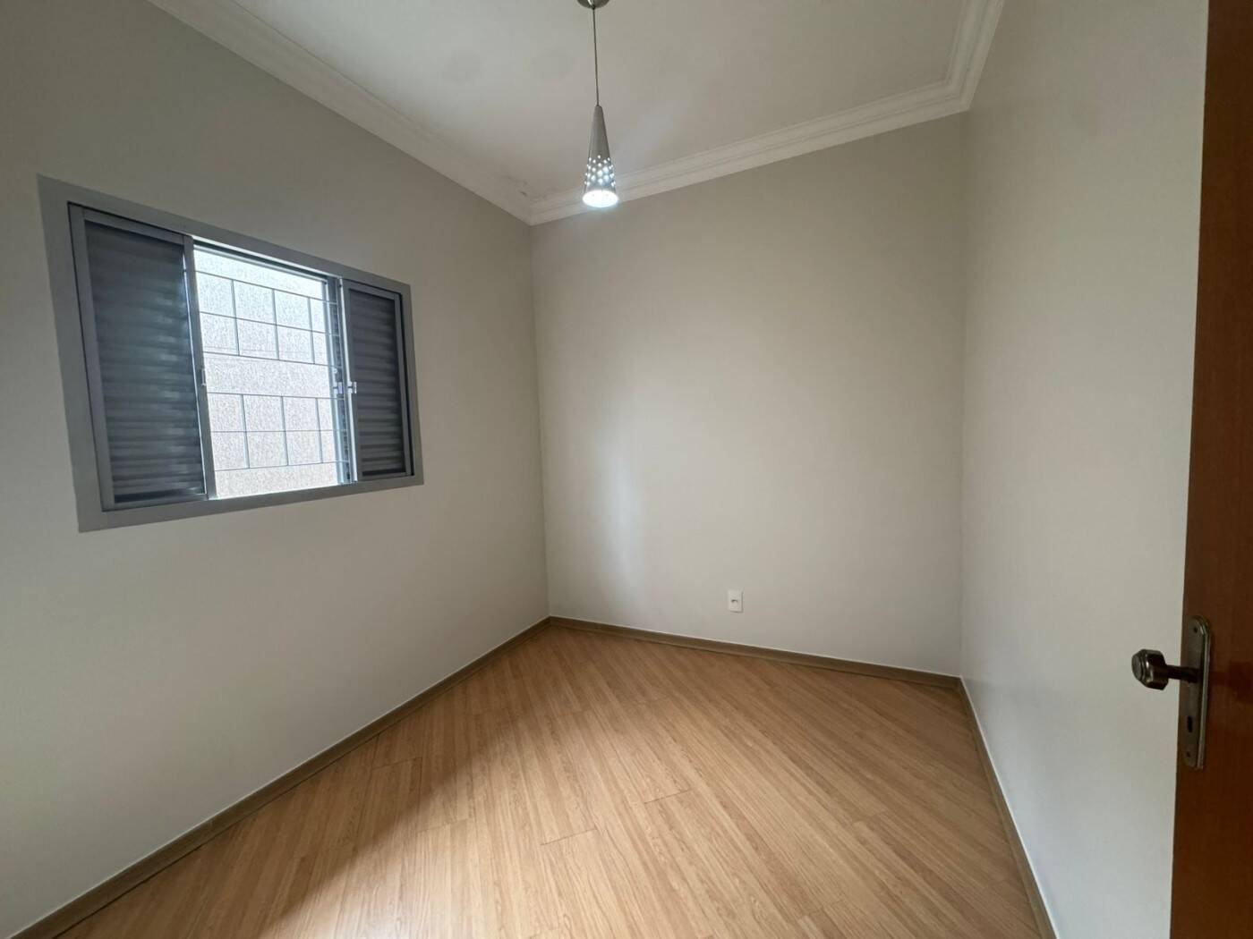 JARDIM SARAPIRANGA - TÉRREA - 3 DORMS (SUÍTE) - 2 VAGAS COBERTAS - AC 126m²