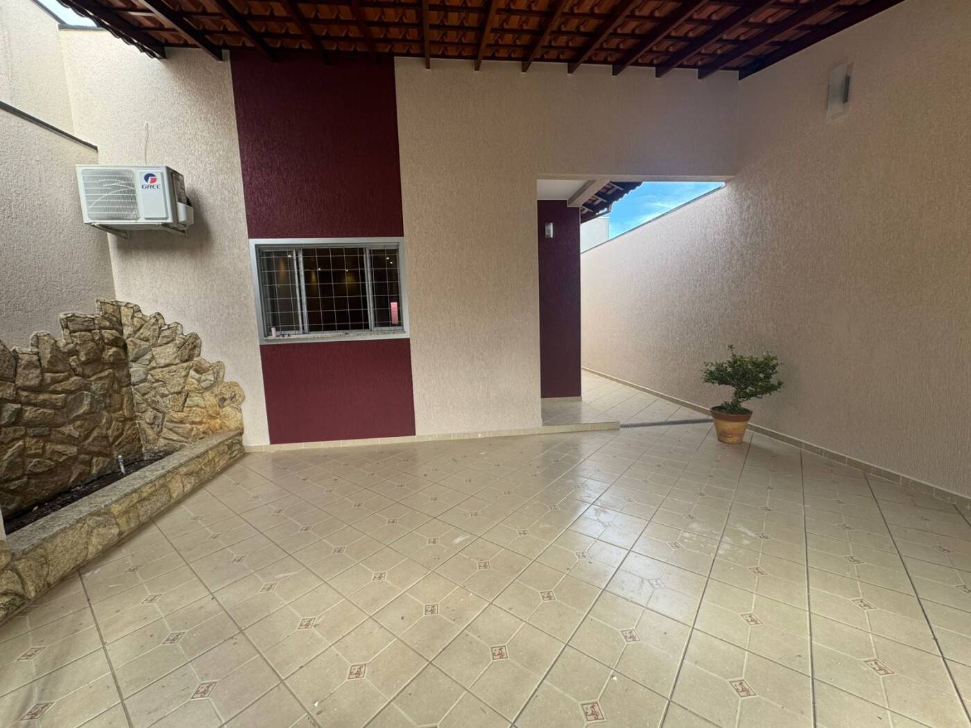 JARDIM SARAPIRANGA - TÉRREA - 3 DORMS (SUÍTE) - 2 VAGAS COBERTAS - AC 126m²