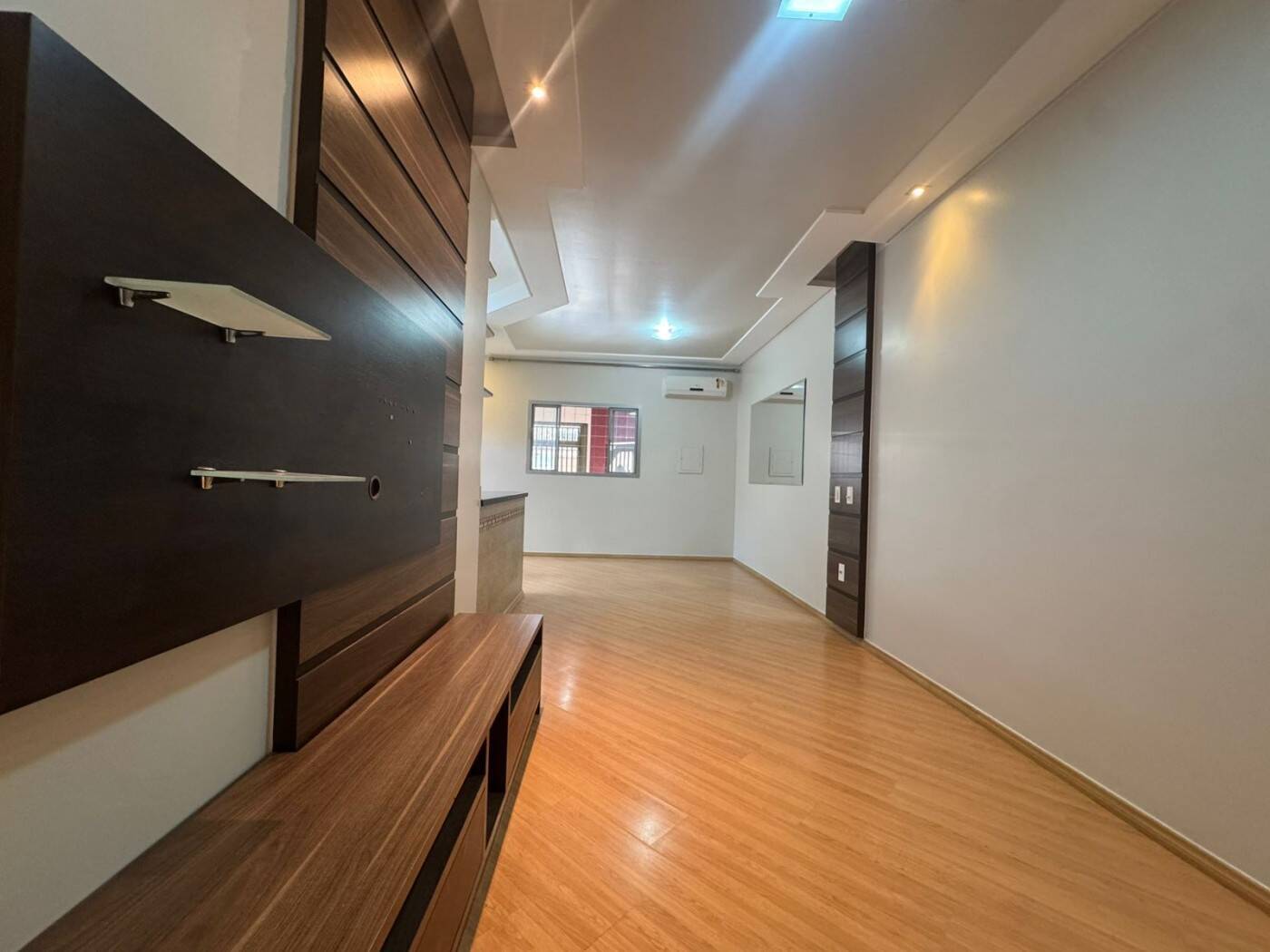 JARDIM SARAPIRANGA - TÉRREA - 3 DORMS (SUÍTE) - 2 VAGAS COBERTAS - AC 126m²