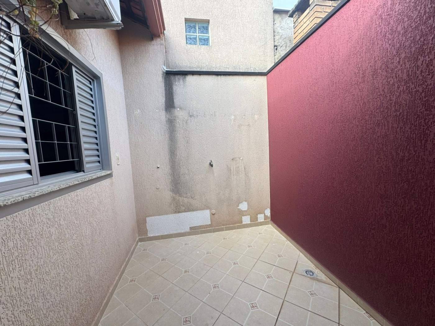 JARDIM SARAPIRANGA - TÉRREA - 3 DORMS (SUÍTE) - 2 VAGAS COBERTAS - AC 126m²