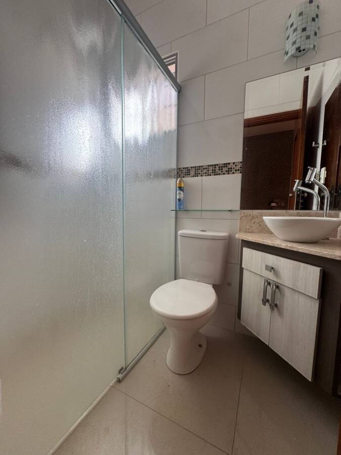 JARDIM SARAPIRANGA - TÉRREA - 3 DORMS (SUÍTE) - 2 VAGAS COBERTAS - AC 126m²