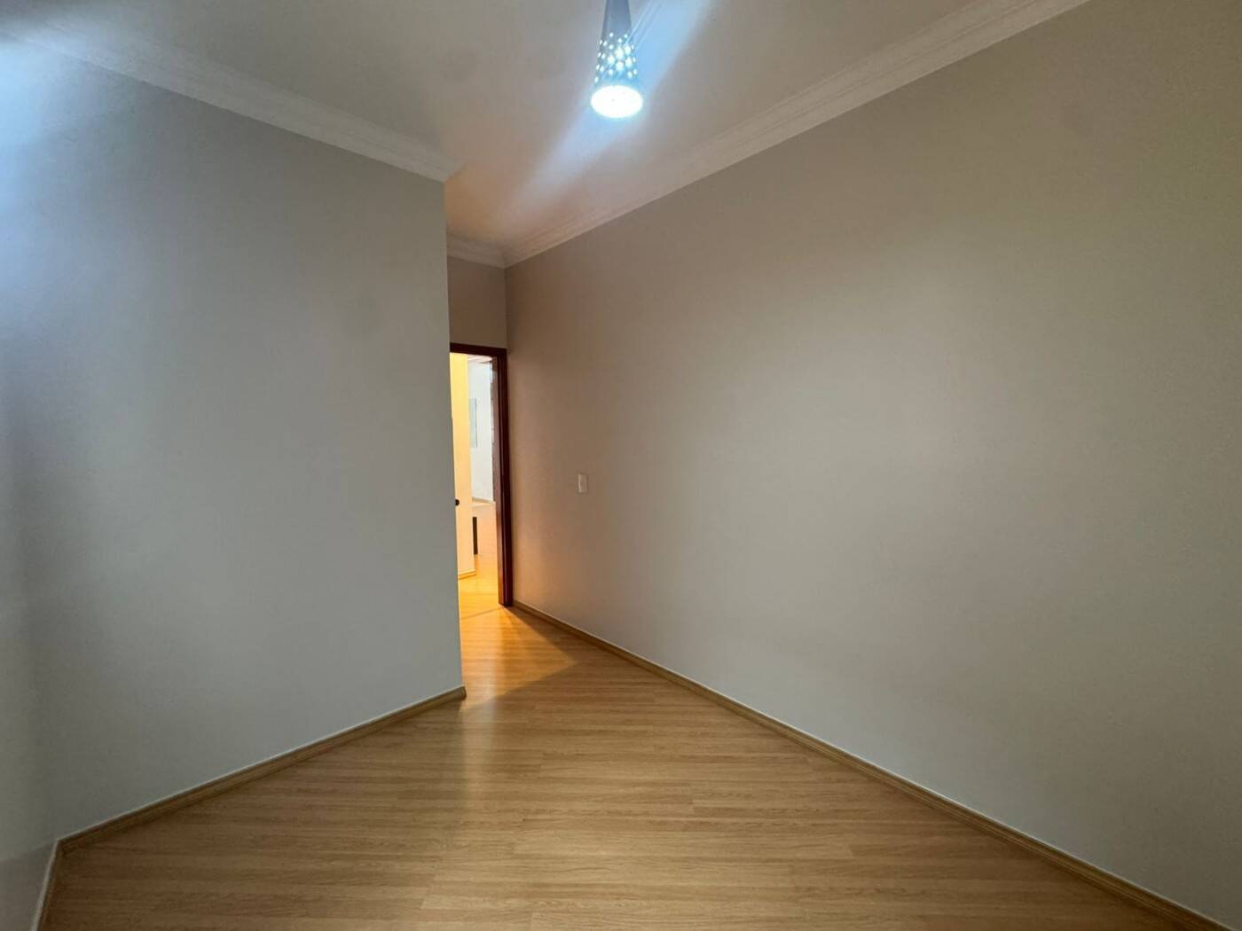 JARDIM SARAPIRANGA - TÉRREA - 3 DORMS (SUÍTE) - 2 VAGAS COBERTAS - AC 126m²