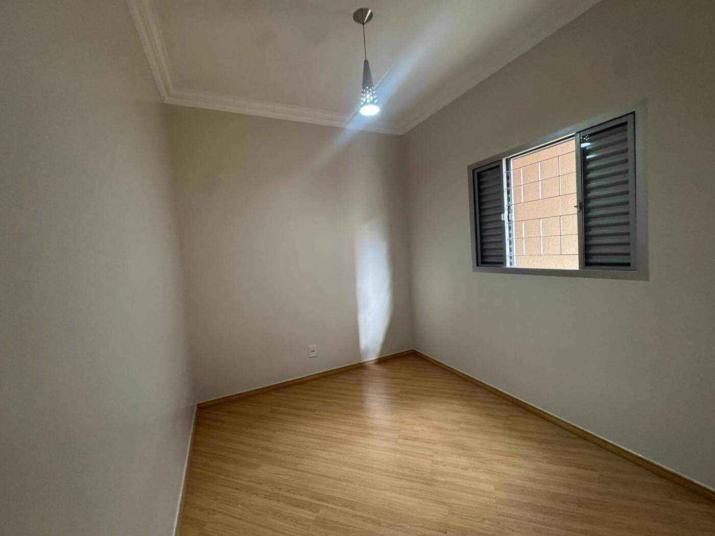 JARDIM SARAPIRANGA - TÉRREA - 3 DORMS (SUÍTE) - 2 VAGAS COBERTAS - AC 126m²