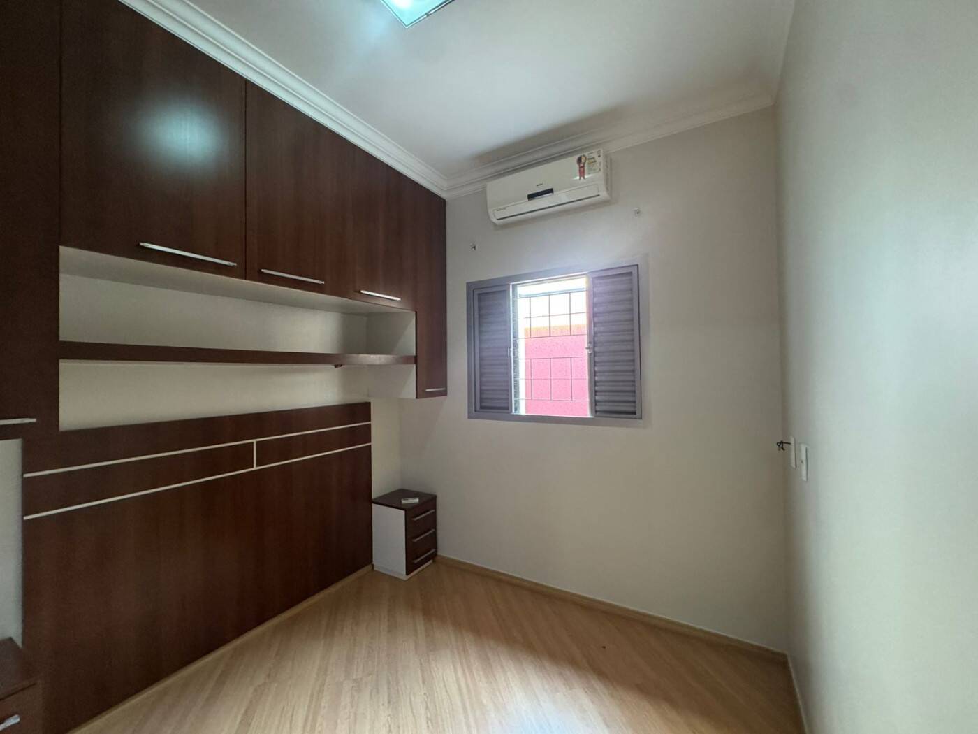 JARDIM SARAPIRANGA - TÉRREA - 3 DORMS (SUÍTE) - 2 VAGAS COBERTAS - AC 126m²