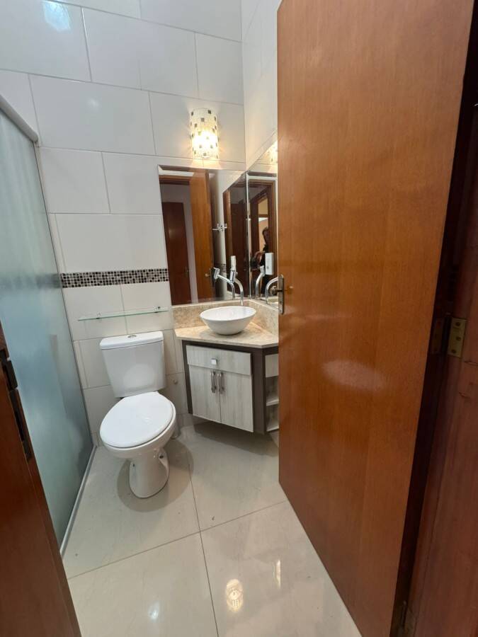 JARDIM SARAPIRANGA - TÉRREA - 3 DORMS (SUÍTE) - 2 VAGAS COBERTAS - AC 126m²