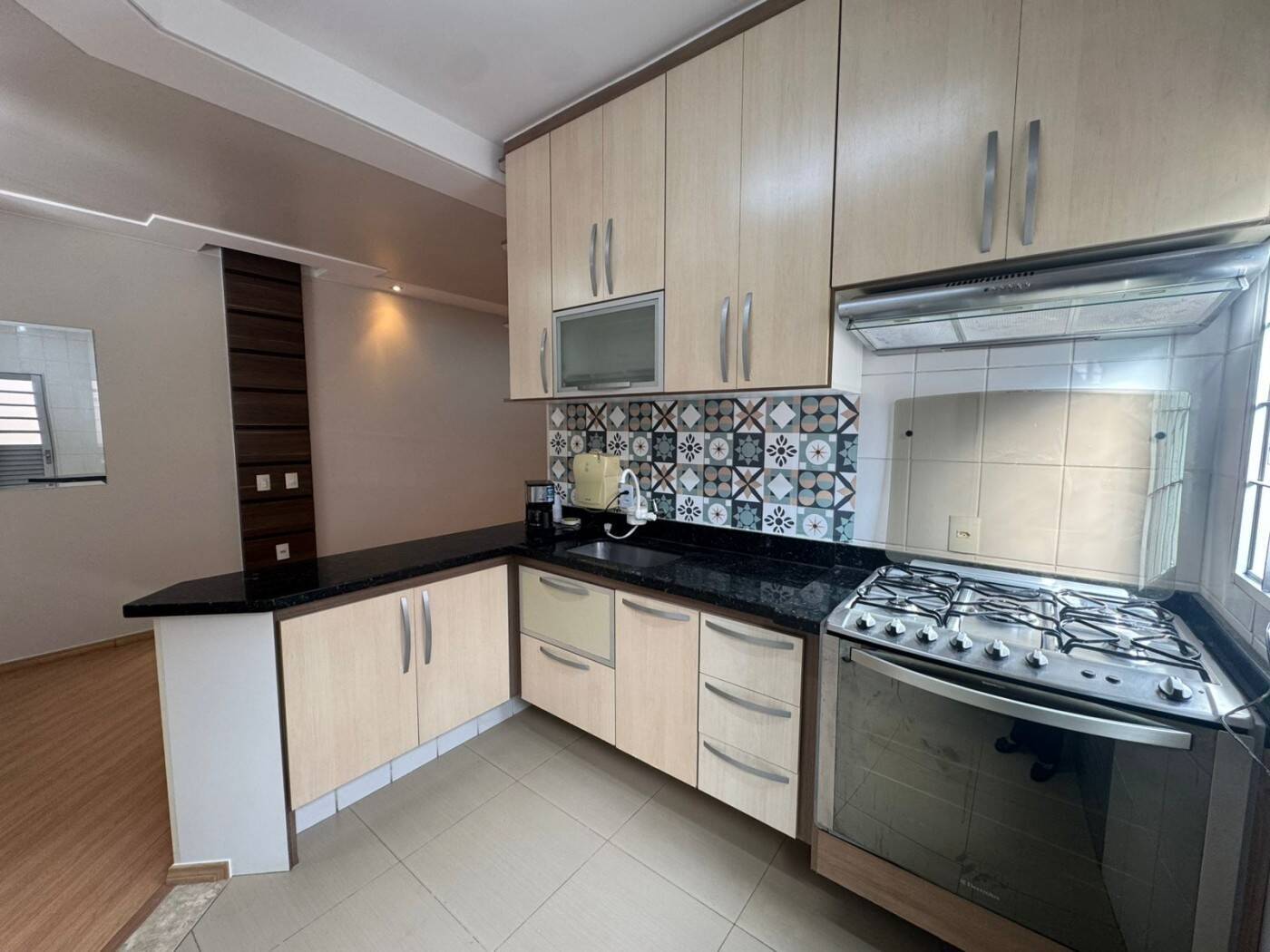JARDIM SARAPIRANGA - TÉRREA - 3 DORMS (SUÍTE) - 2 VAGAS COBERTAS - AC 126m²