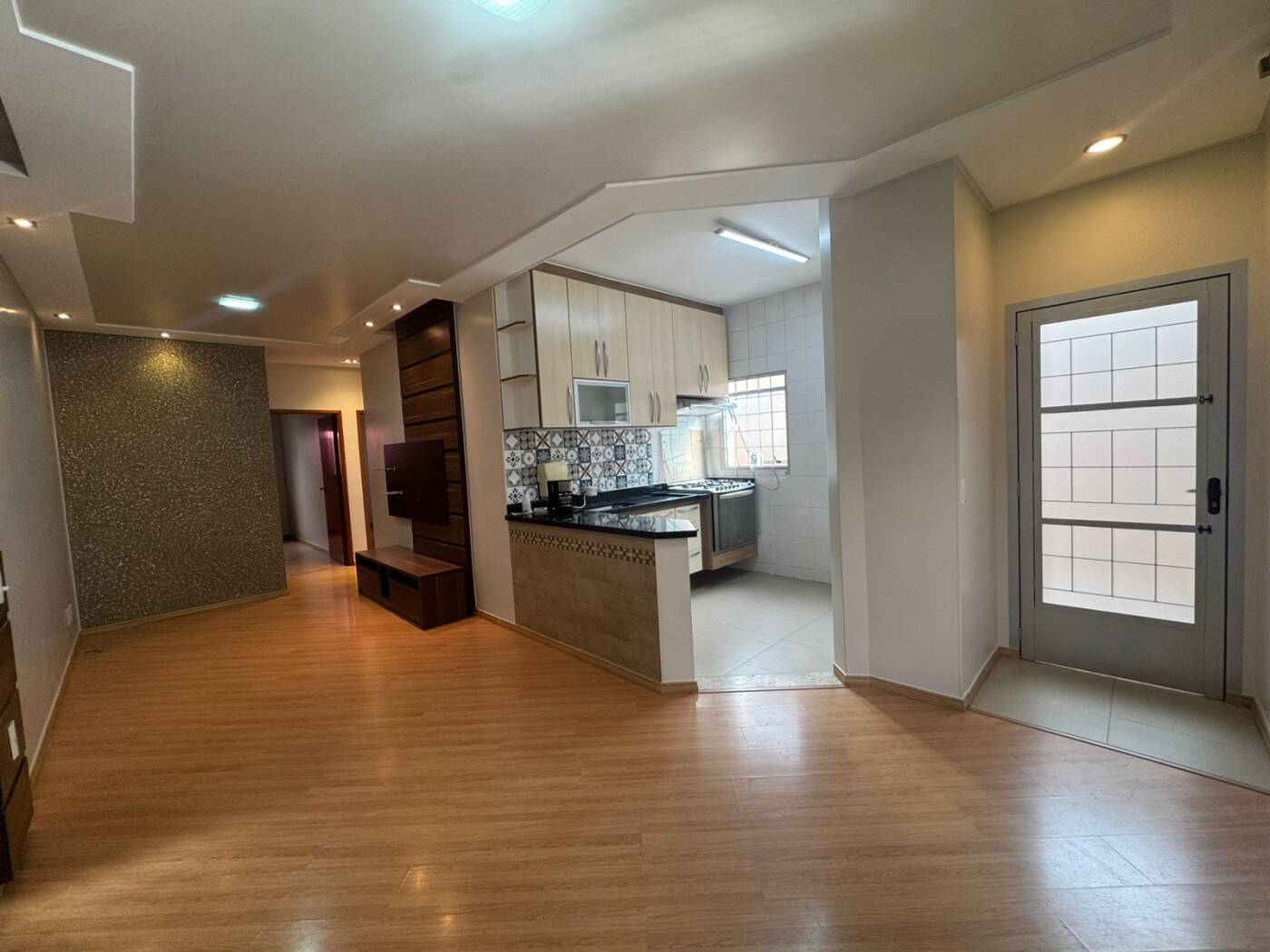 JARDIM SARAPIRANGA - TÉRREA - 3 DORMS (SUÍTE) - 2 VAGAS COBERTAS - AC 126m²