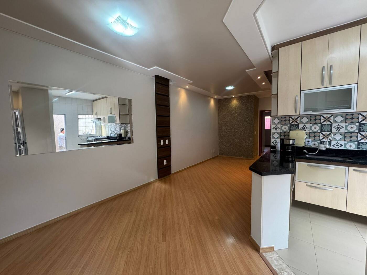 JARDIM SARAPIRANGA - TÉRREA - 3 DORMS (SUÍTE) - 2 VAGAS COBERTAS - AC 126m²