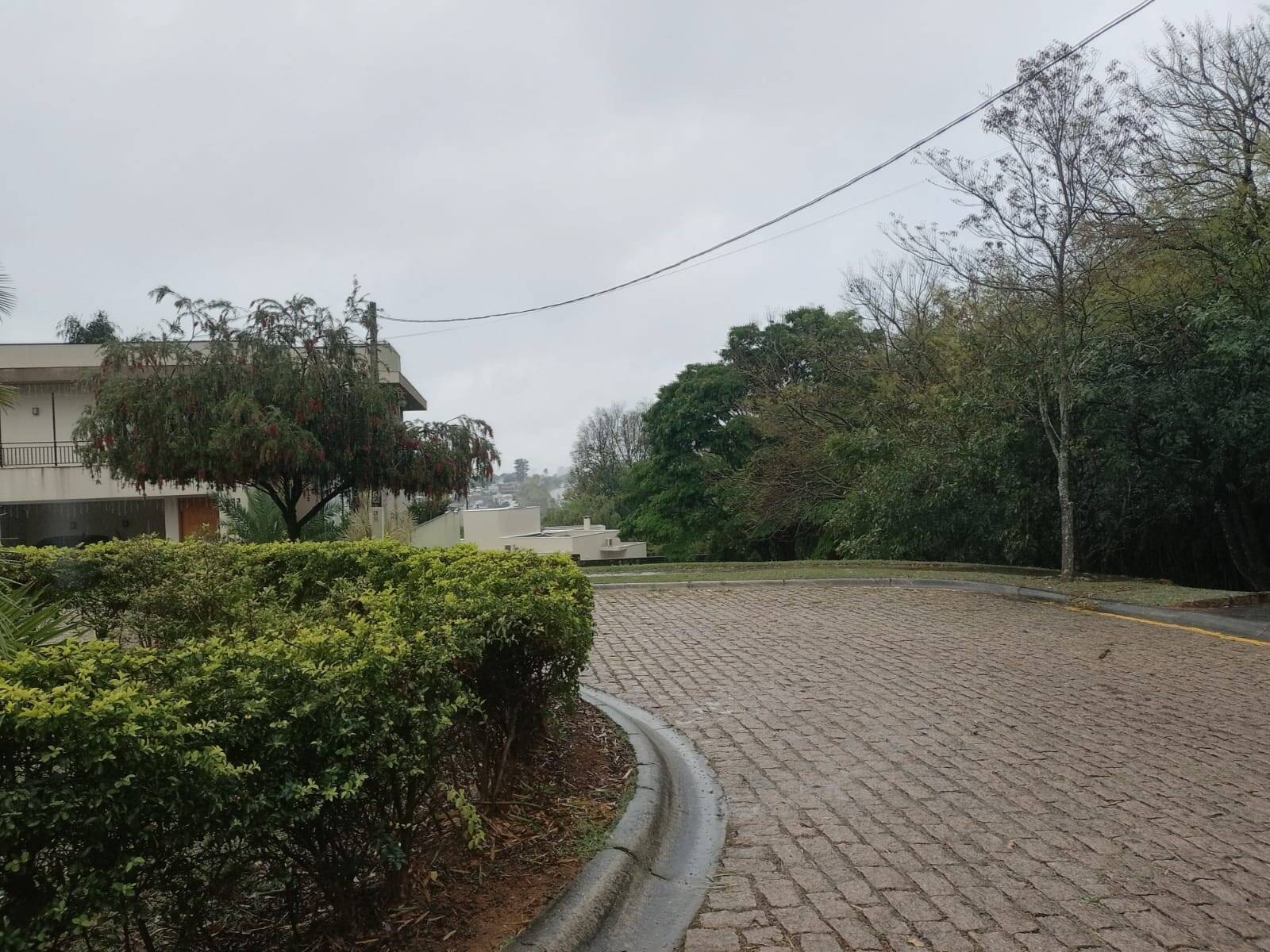 RESERVA DA SERRA - AT 516m² - DECLIVE SUAVA - LAZER COMPLETO C/ LAGO